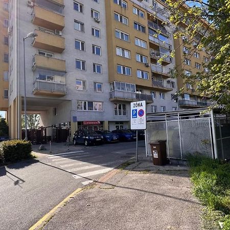 2 Room Apartment, Near Oc Galeria, Petrzalka 布拉迪斯拉发 外观 照片