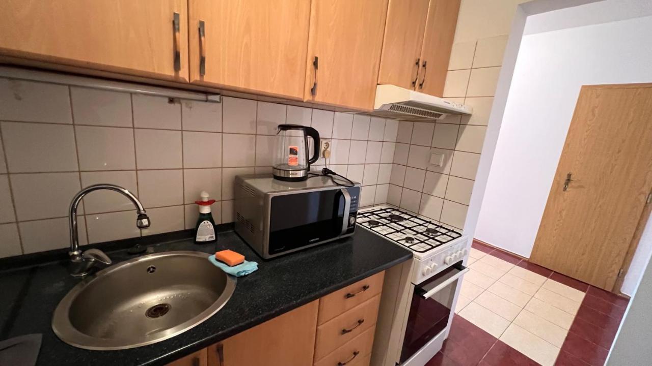 2 Room Apartment, Near Oc Galeria, Petrzalka 布拉迪斯拉发 外观 照片