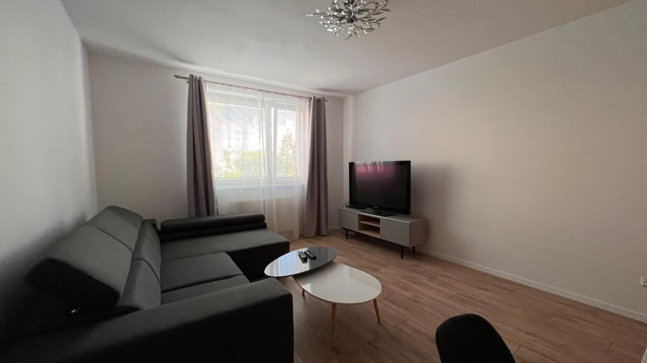 2 Room Apartment, Near Oc Galeria, Petrzalka 布拉迪斯拉发 外观 照片