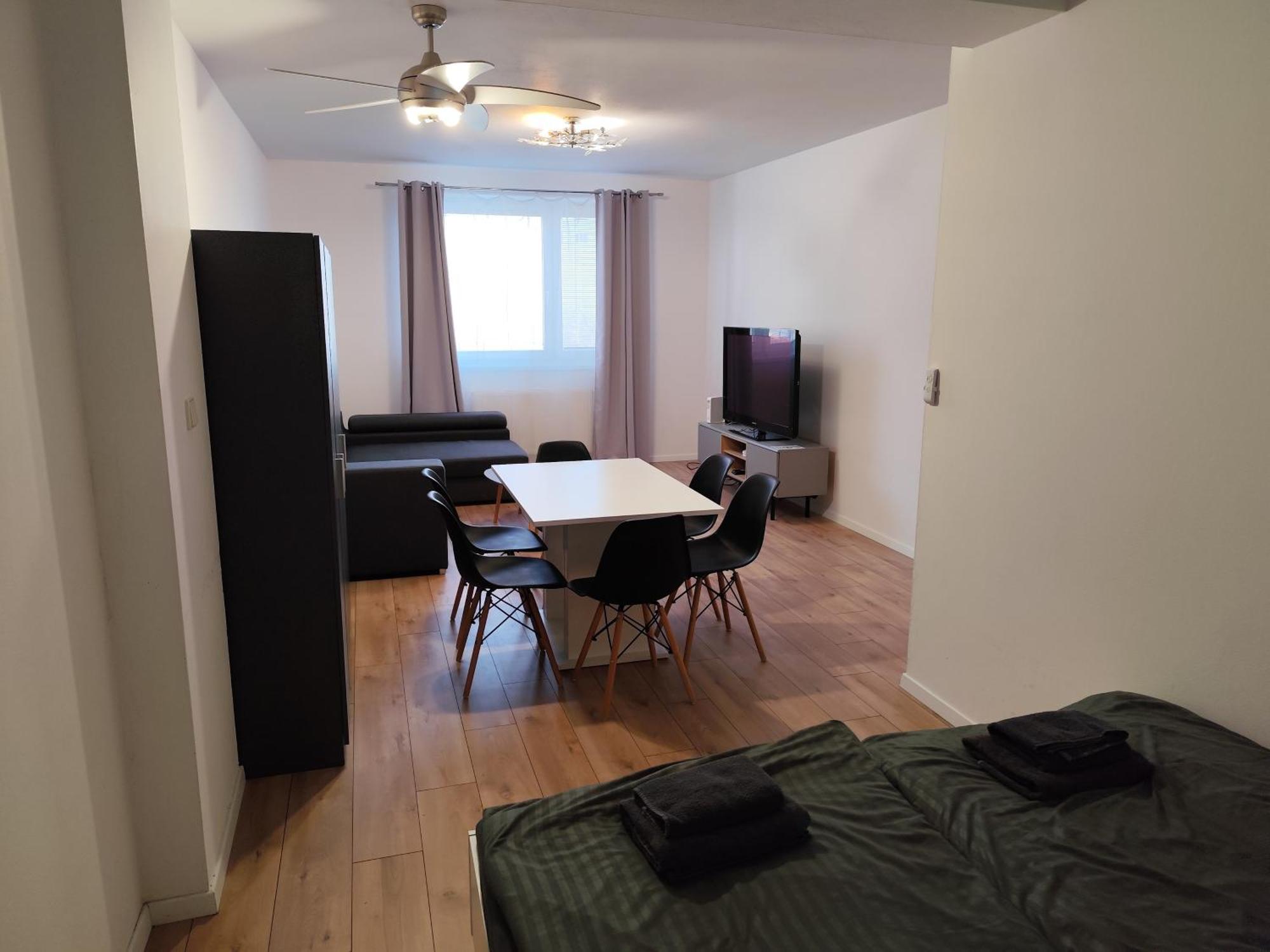 2 Room Apartment, Near Oc Galeria, Petrzalka 布拉迪斯拉发 外观 照片