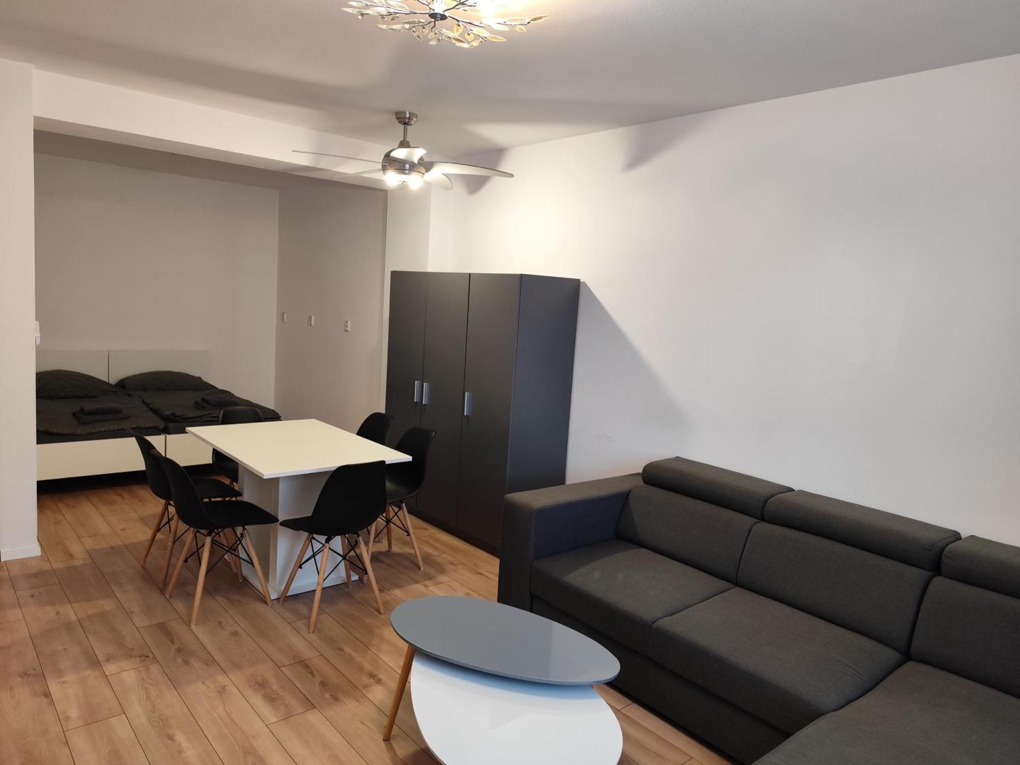 2 Room Apartment, Near Oc Galeria, Petrzalka 布拉迪斯拉发 外观 照片